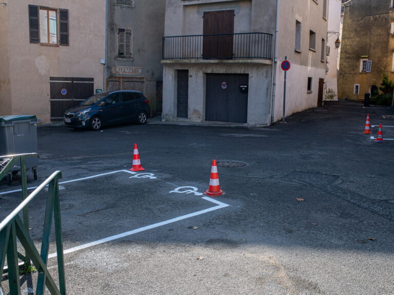 Mairie de Besse sur issole 2020 - Traçage places parking