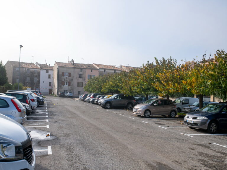 Mairie de Besse sur issole 2020 - Traçage places parking