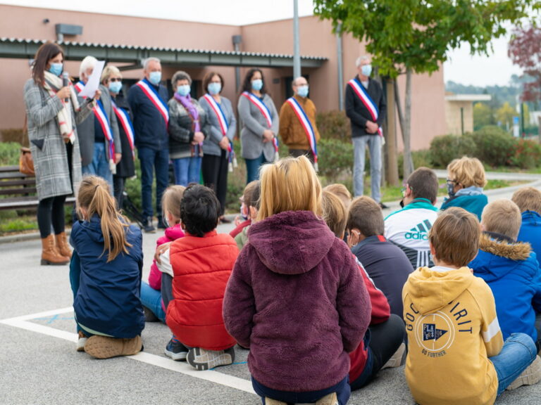 Mairie Besse sur issole - hommage école primaire