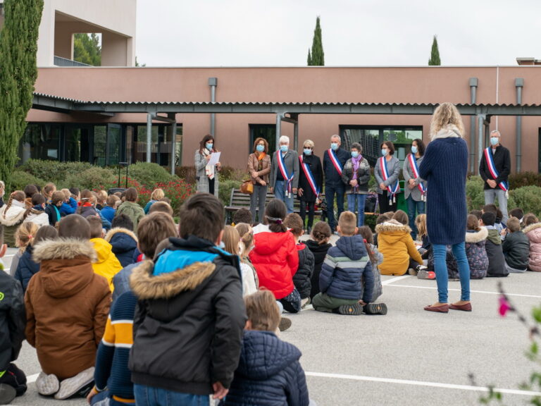 Mairie Besse sur issole - hommage école primaire