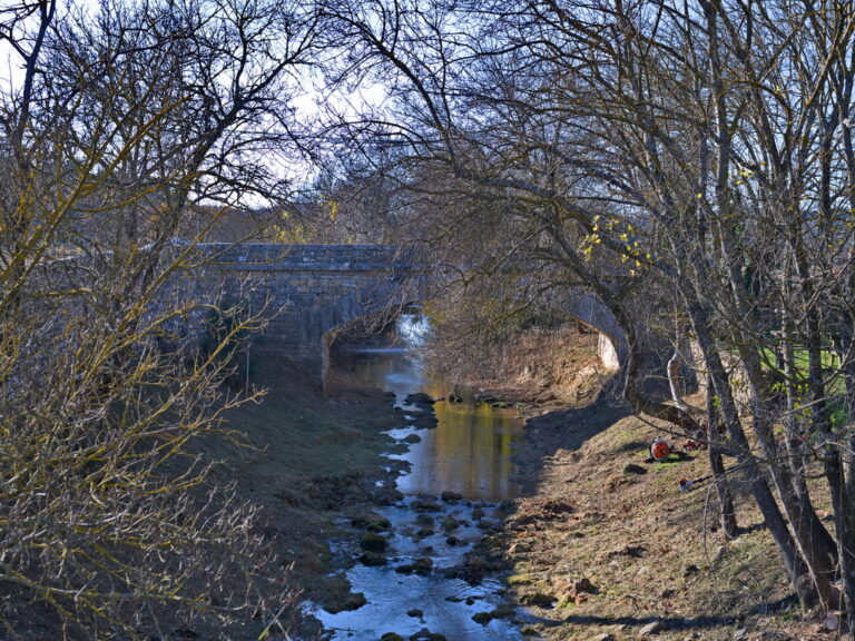 Mairie Besse sur issole - nettoyage pont romain