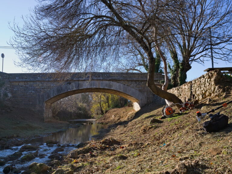 Mairie Besse sur issole - nettoyage pont romain