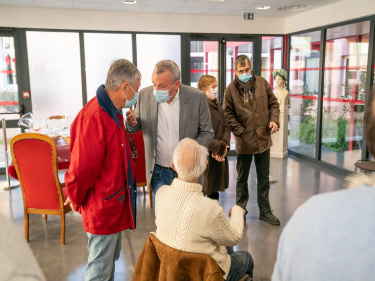 Mairie de Besse sur Issole fête ses doyens