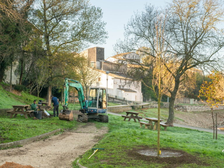 Mairie de besse sur issole - planatation d'arbres