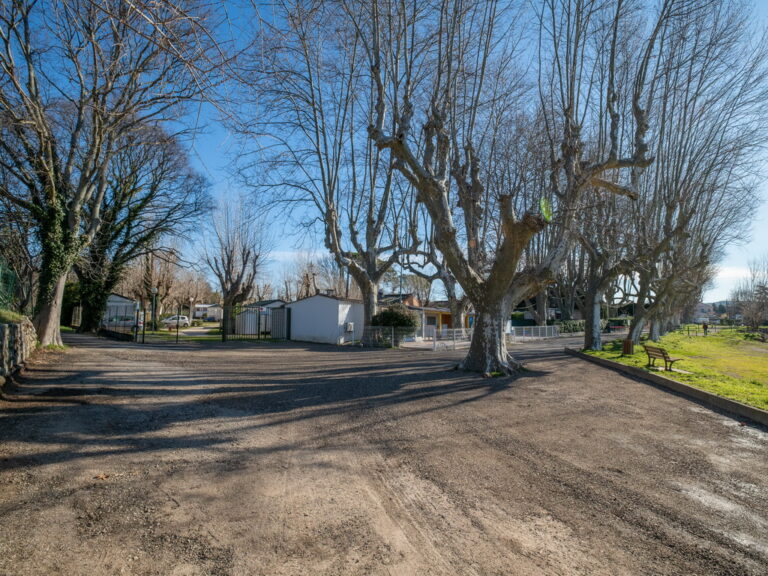 Mairie de besse sur issole - refection place du camping