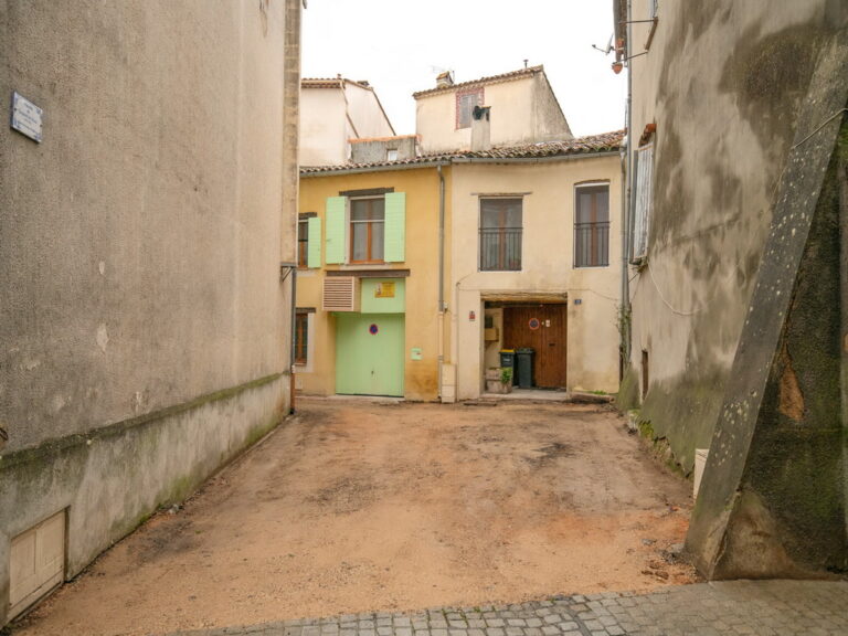 Mairie de besse sur issole - refection placette Gaspard de Besse