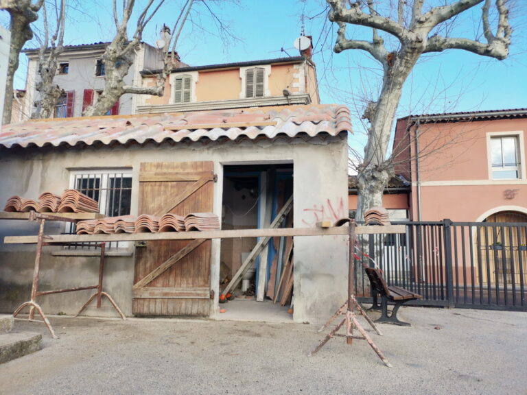 Mairie de besse sur issole - restauration toilettes école maternelle