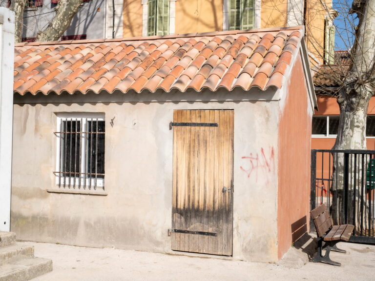 Mairie de besse sur issole - restauration toilettes école maternelle