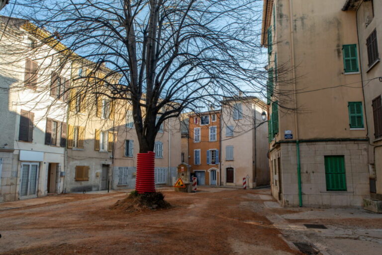 Aménagement place Noël Blache Besse sur Issole