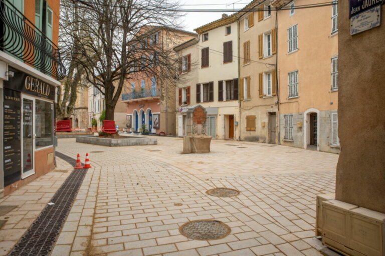 Aménagement place Noël Blache Besse sur Issole (1)