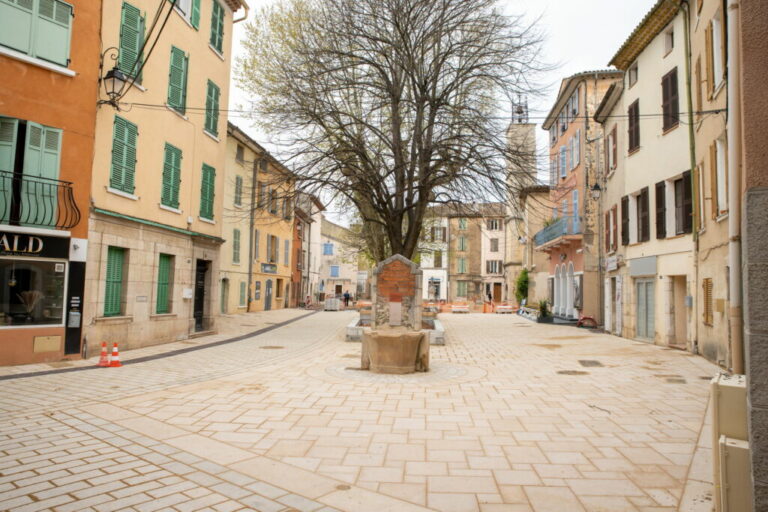 Aménagement place Noël Blache Besse sur Issole