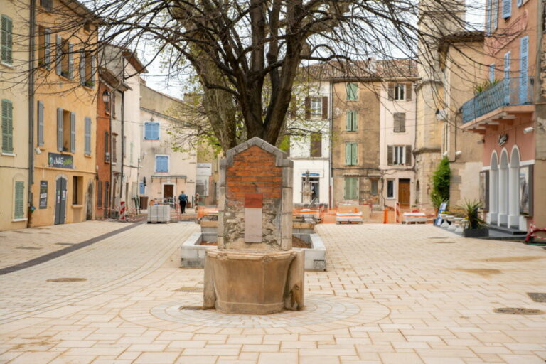 Aménagement place Noël Blache Besse sur Issole