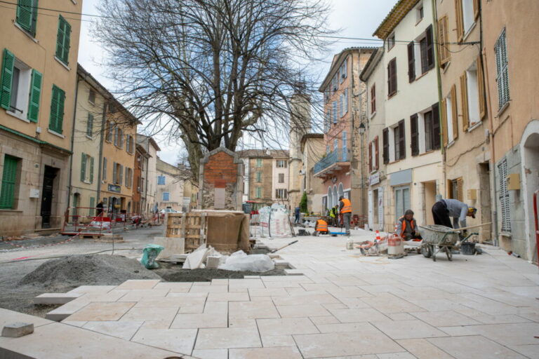 Aménagement place Noël Blache Besse sur Issole