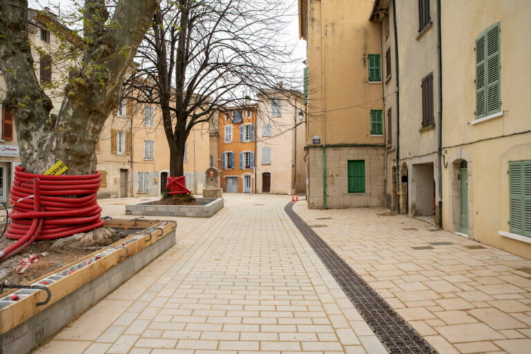 Aménagement place Noël Blache Besse sur Issole