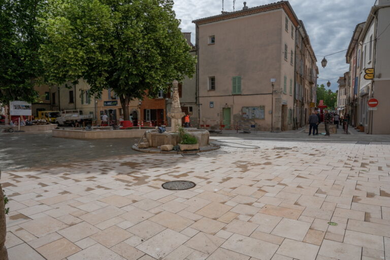 Aménagement place Noël Blache Besse sur Issole